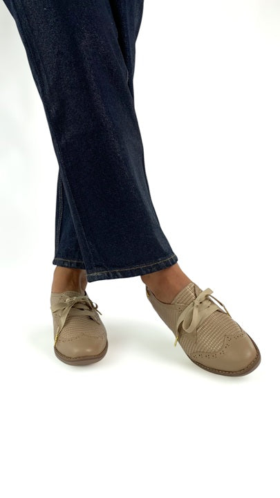 Derby Wingtip Beige