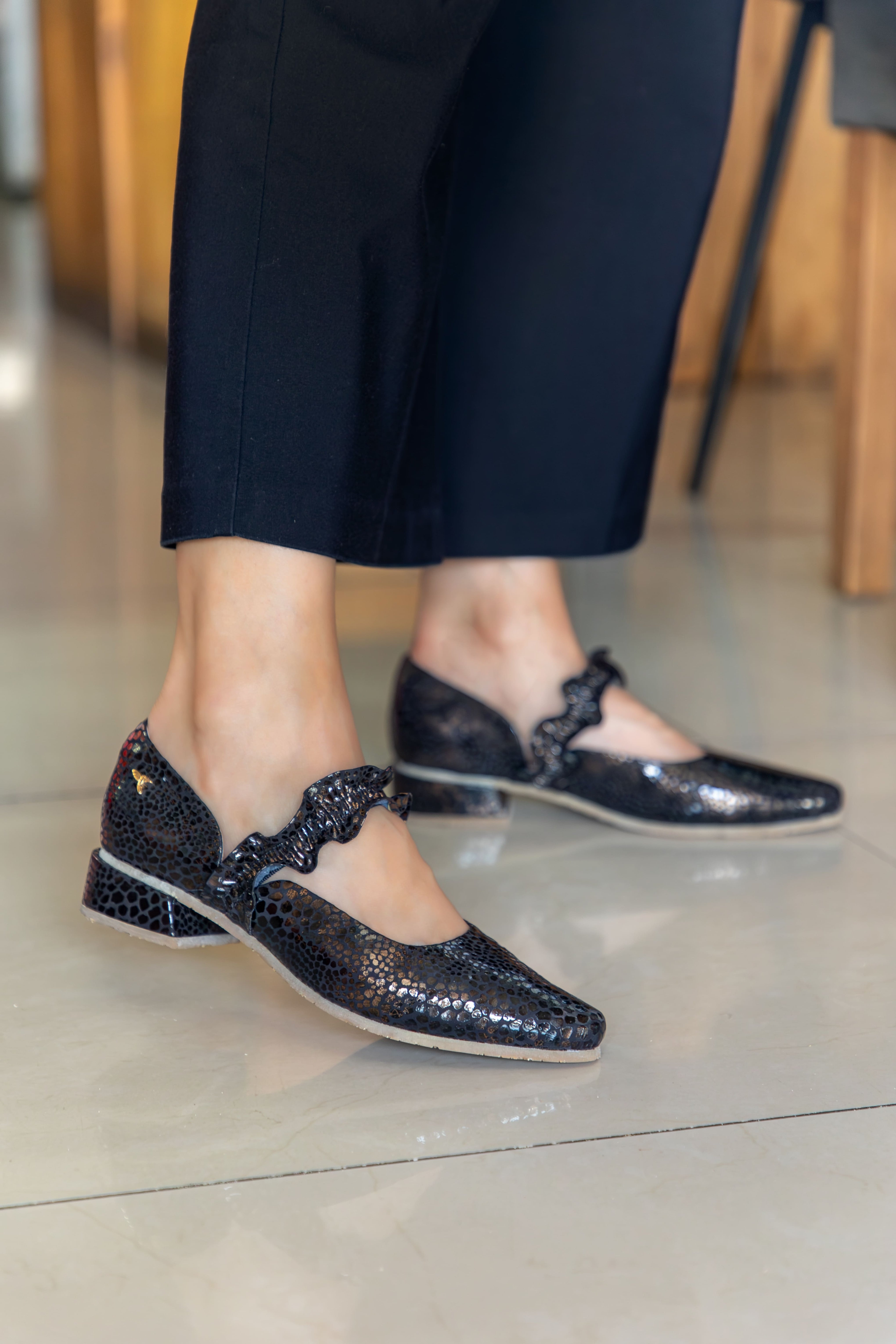 Mary Jane with Plain Black Elastic Strap