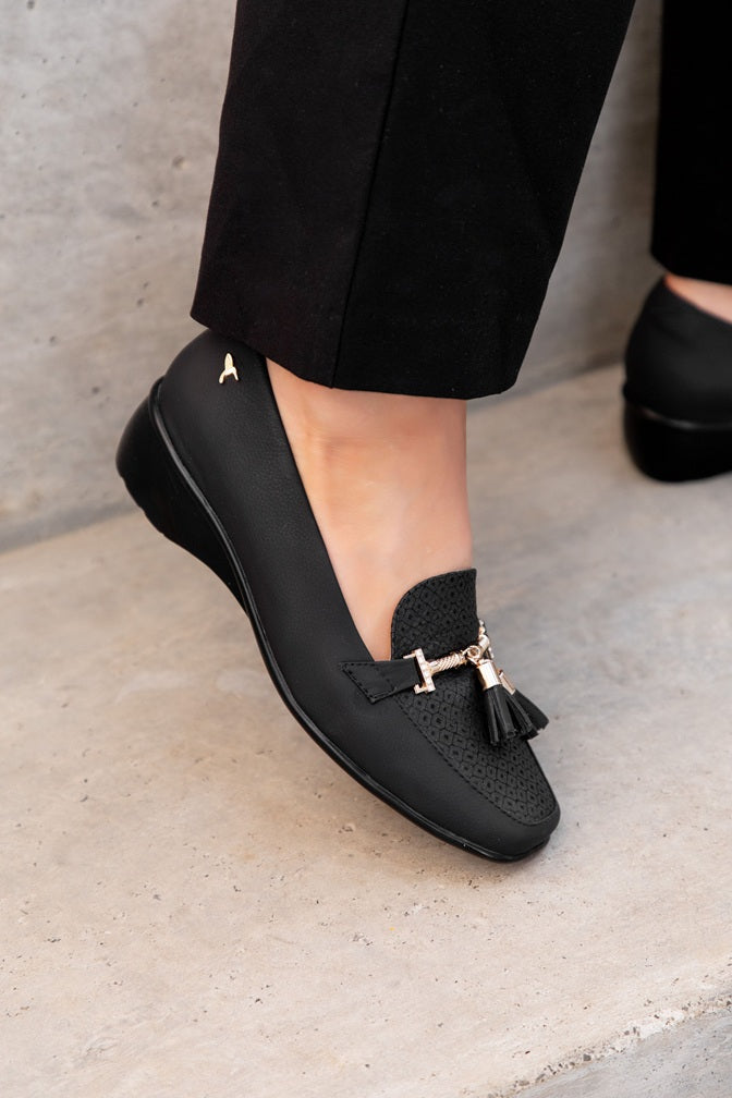 Mocasines de cuero para mujer hechos en Costa Rica. Diseño cómodo, elegante y versátil para uso diario con envío nacional e internacional.