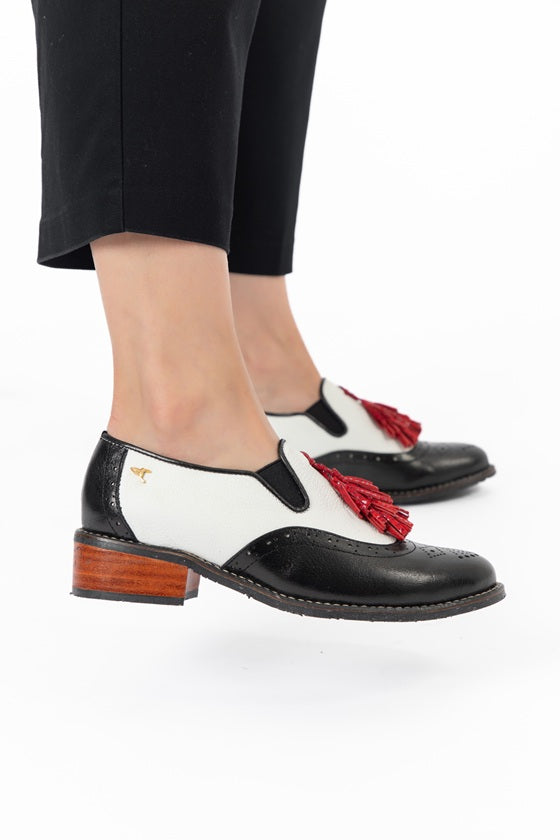 Mocasín Wingtip con Pompones Negro