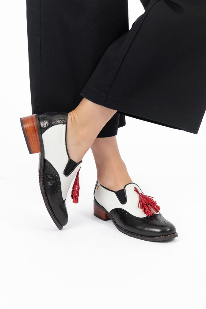 Mocasín Wingtip con Pompones Negro