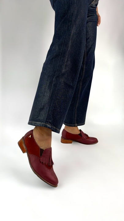 Mocasín Wingtip con Pompones Vino
