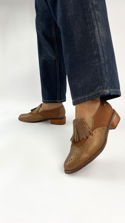Mocasín Wingtip con Pompones Crazy Miel