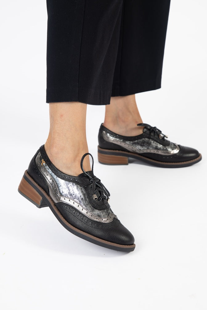 Oxford Black Smooth Black And White