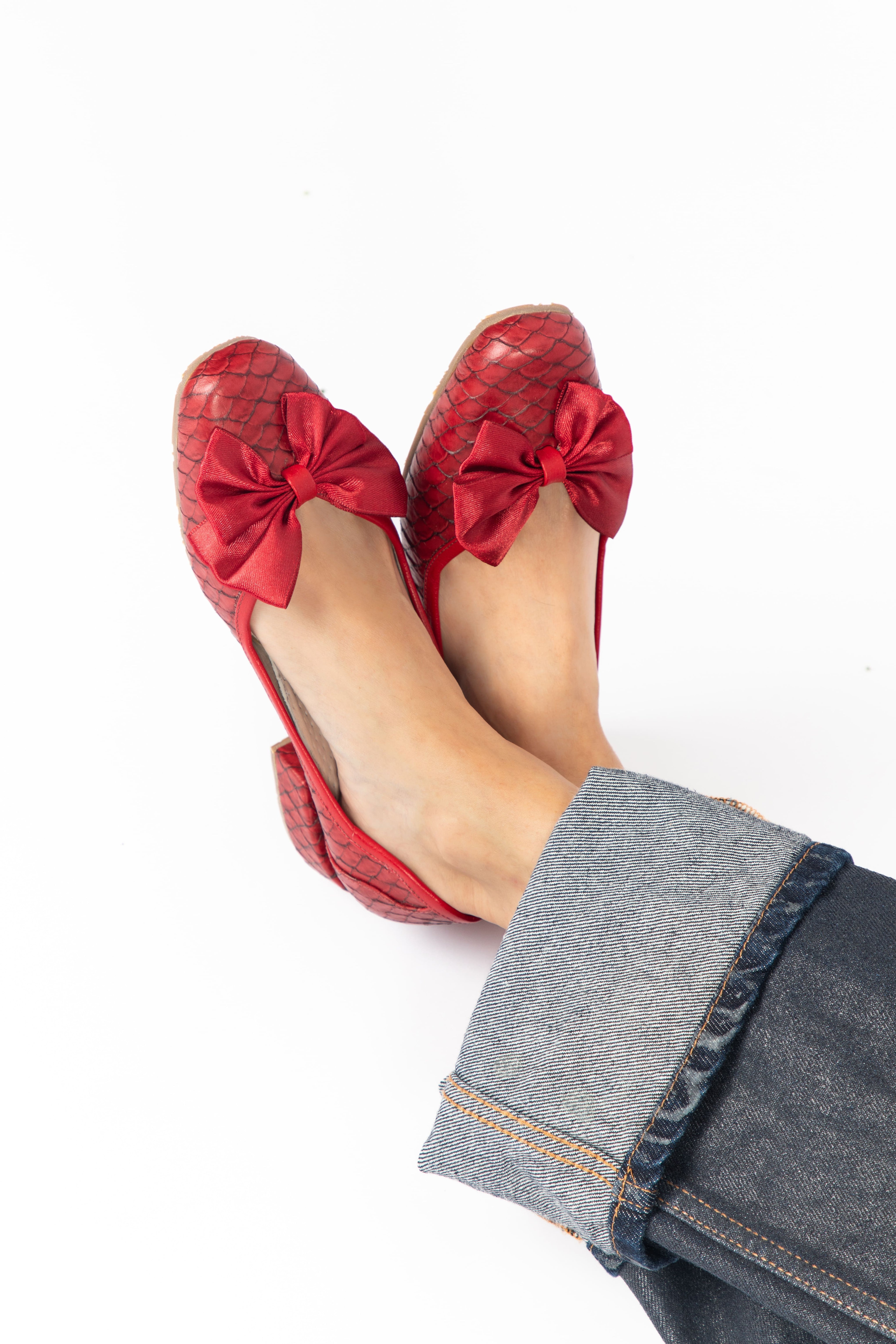 Mary jane y flats de cuero para mujer diseñados y hechos en Costa Rica. Calzado cómodo, femenino y versátil con envío a todo Costa Rica e internacional.