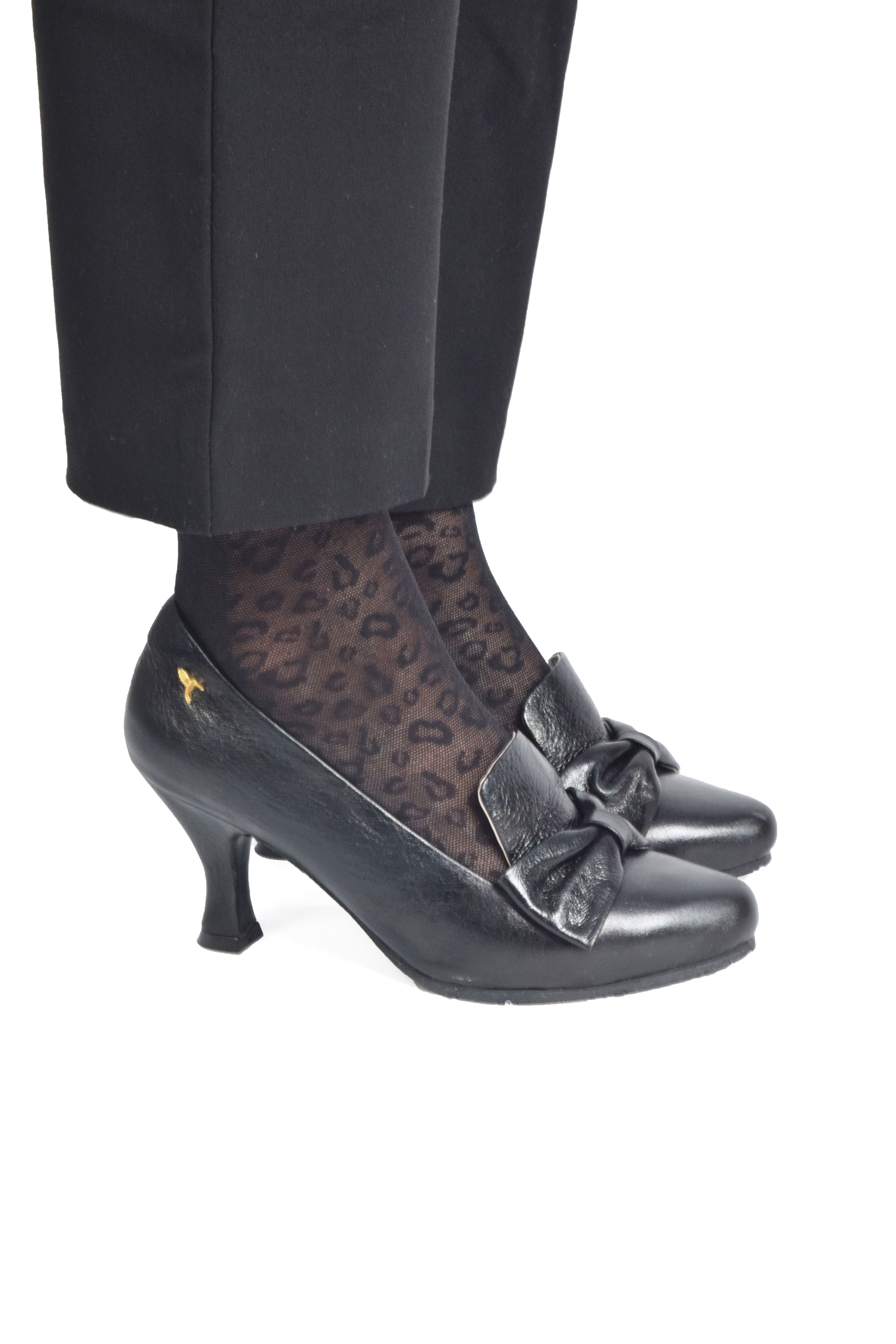 Tacones de cuero para mujer diseñados en Costa Rica por Yahonis Chaves. Elegancia, comodidad y diseño exclusivo con envío nacional e internacional.