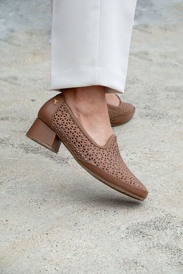 Slip-On Clasico con Tacon Miel