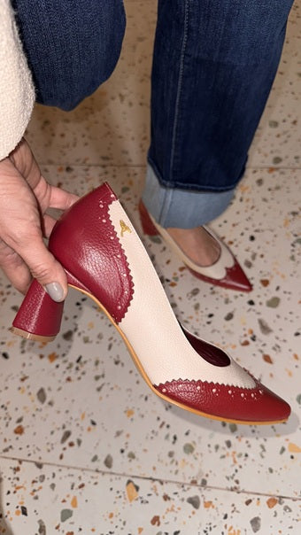 Pump con Punta Wingtip Vino