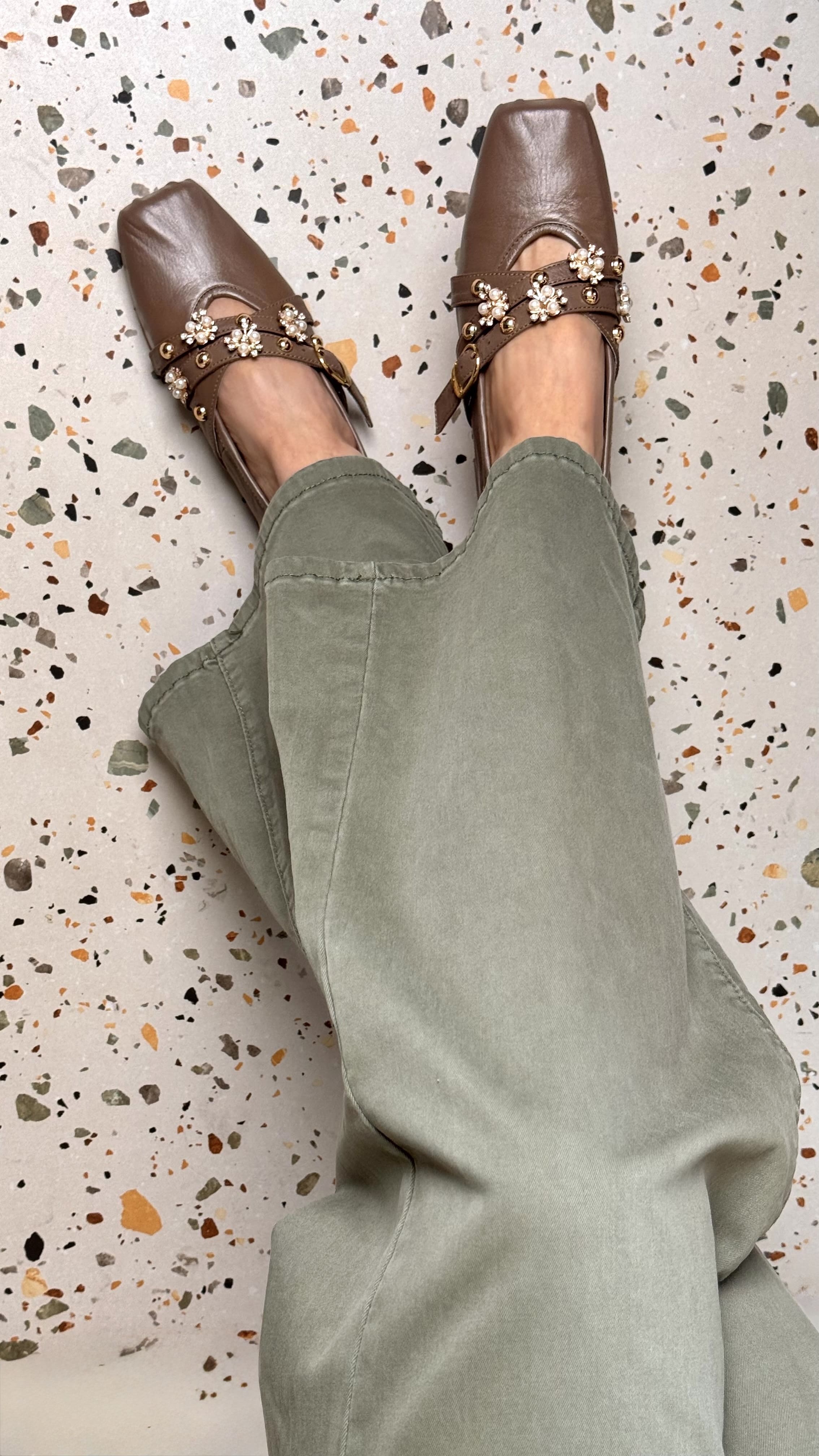 Mary jane y flats de cuero para mujer diseñados y hechos en Costa Rica. Calzado cómodo, femenino y versátil con envío a todo Costa Rica e internacional.