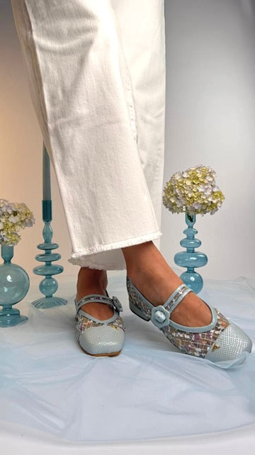 Mary jane y flats de cuero para mujer diseñados y hechos en Costa Rica. Calzado cómodo, femenino y versátil con envío a todo Costa Rica e internacional.