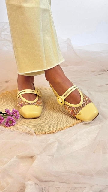 Mary jane y flats de cuero para mujer diseñados y hechos en Costa Rica. Calzado cómodo, femenino y versátil con envío a todo Costa Rica e internacional.