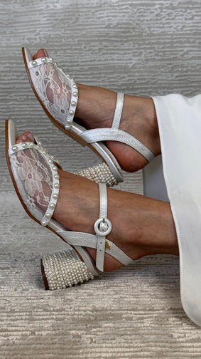 Sandalias de cuero para mujer diseñadas en Costa Rica. Estilos cómodos, modernos y versátiles con envío a todo Costa Rica e internacional.