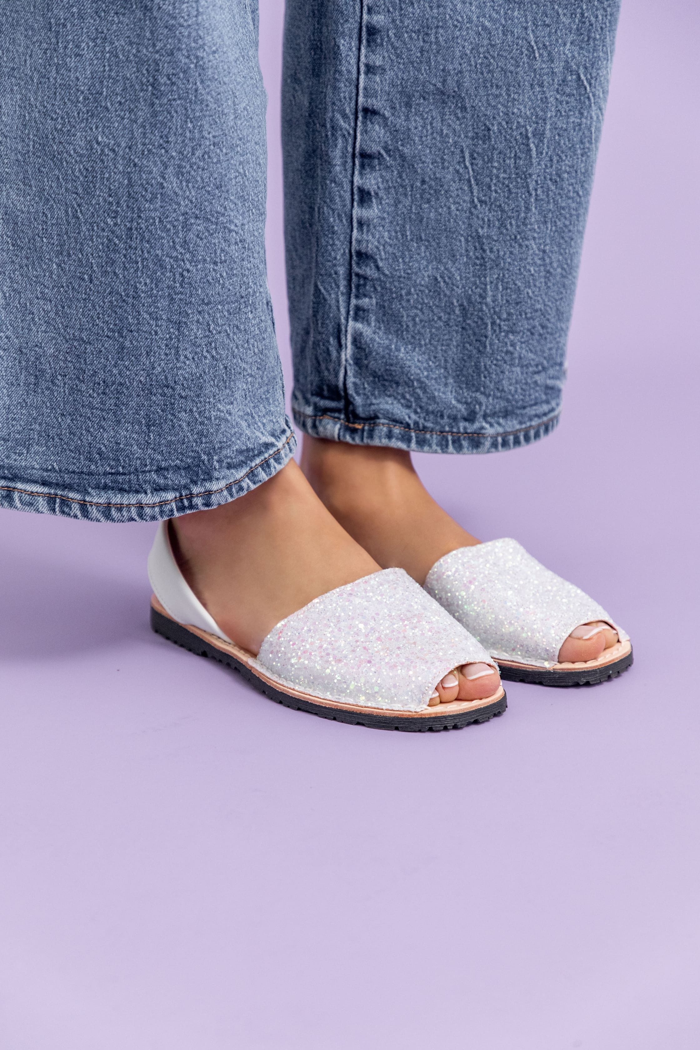 Sandalias para mujer diseñadas en Costa Rica. Estilos cómodos, modernos y versátiles con envío a todo Costa Rica e internacional.