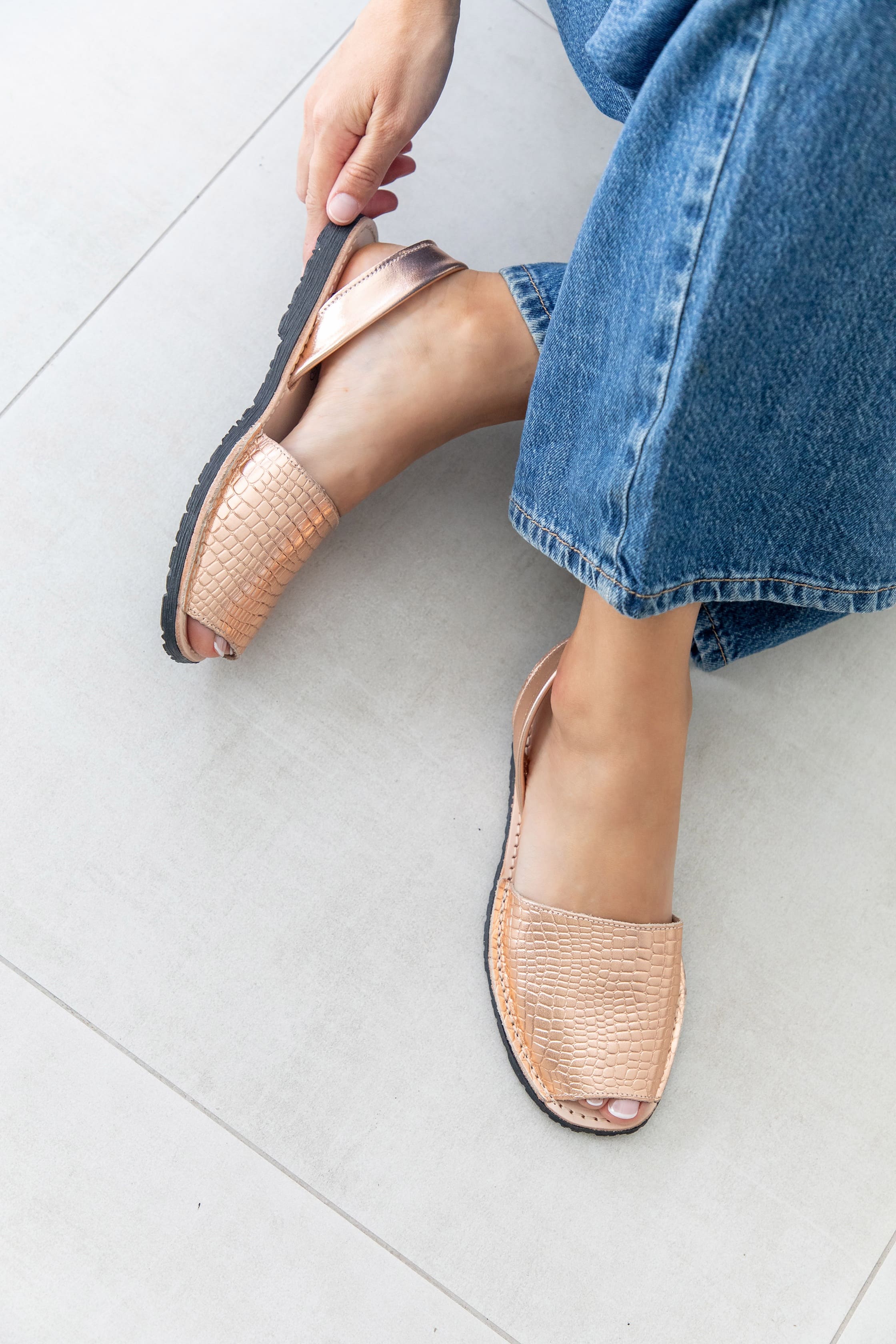 Spanish Abarcas, Metallic Salmon