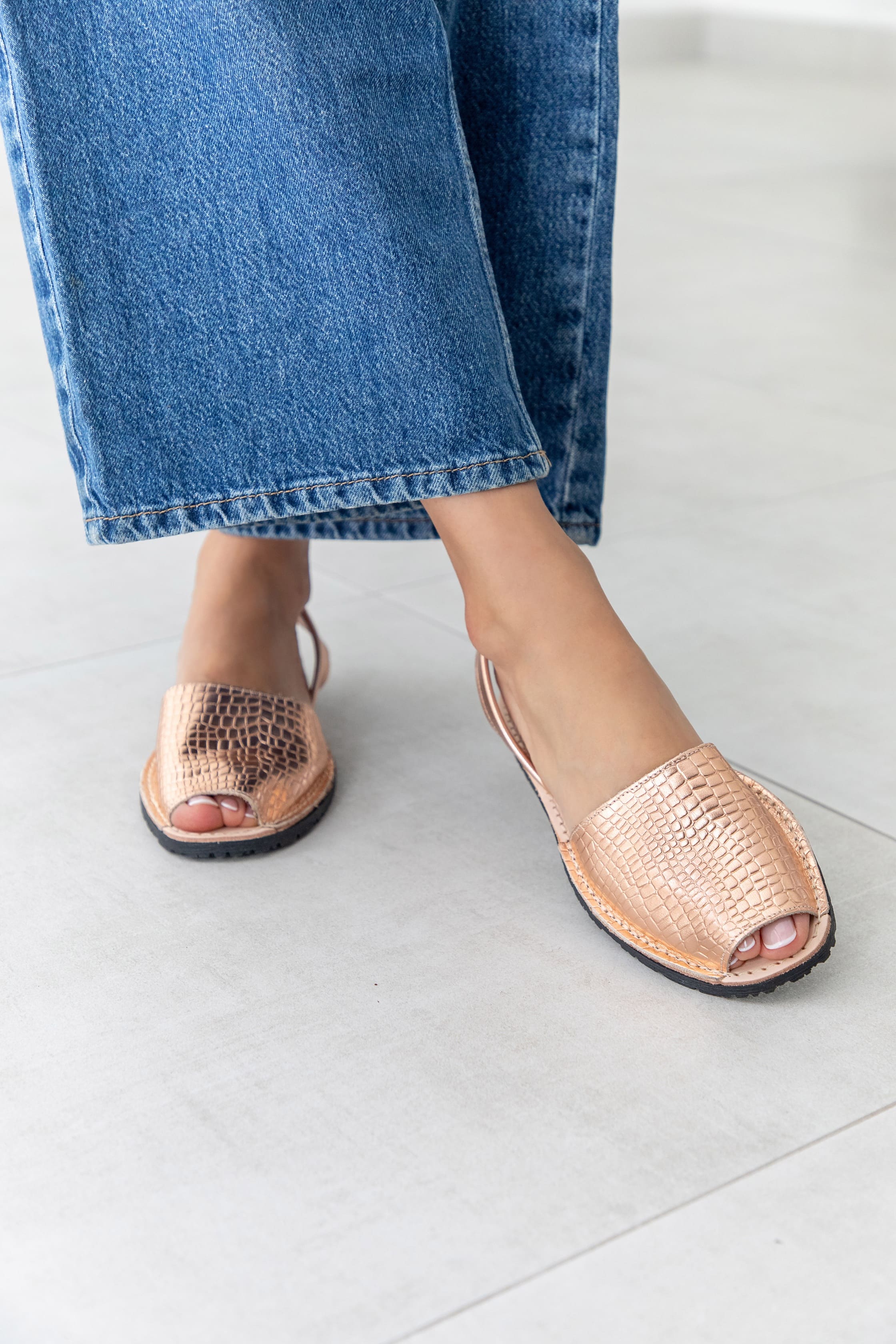 Spanish Abarcas, Metallic Salmon