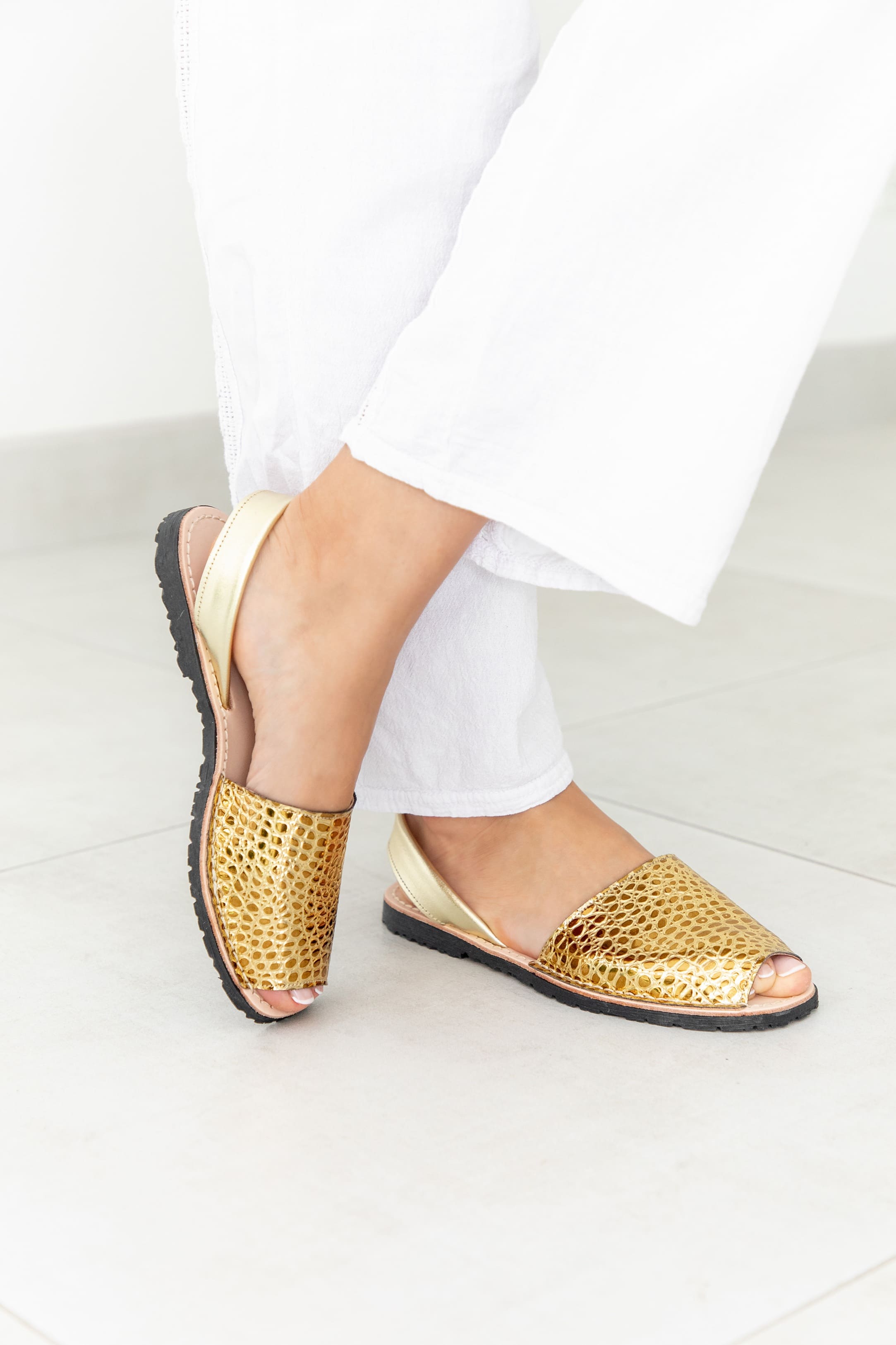 Sandalias para mujer diseñadas en Costa Rica. Estilos cómodos, modernos y versátiles con envío a todo Costa Rica e internacional.