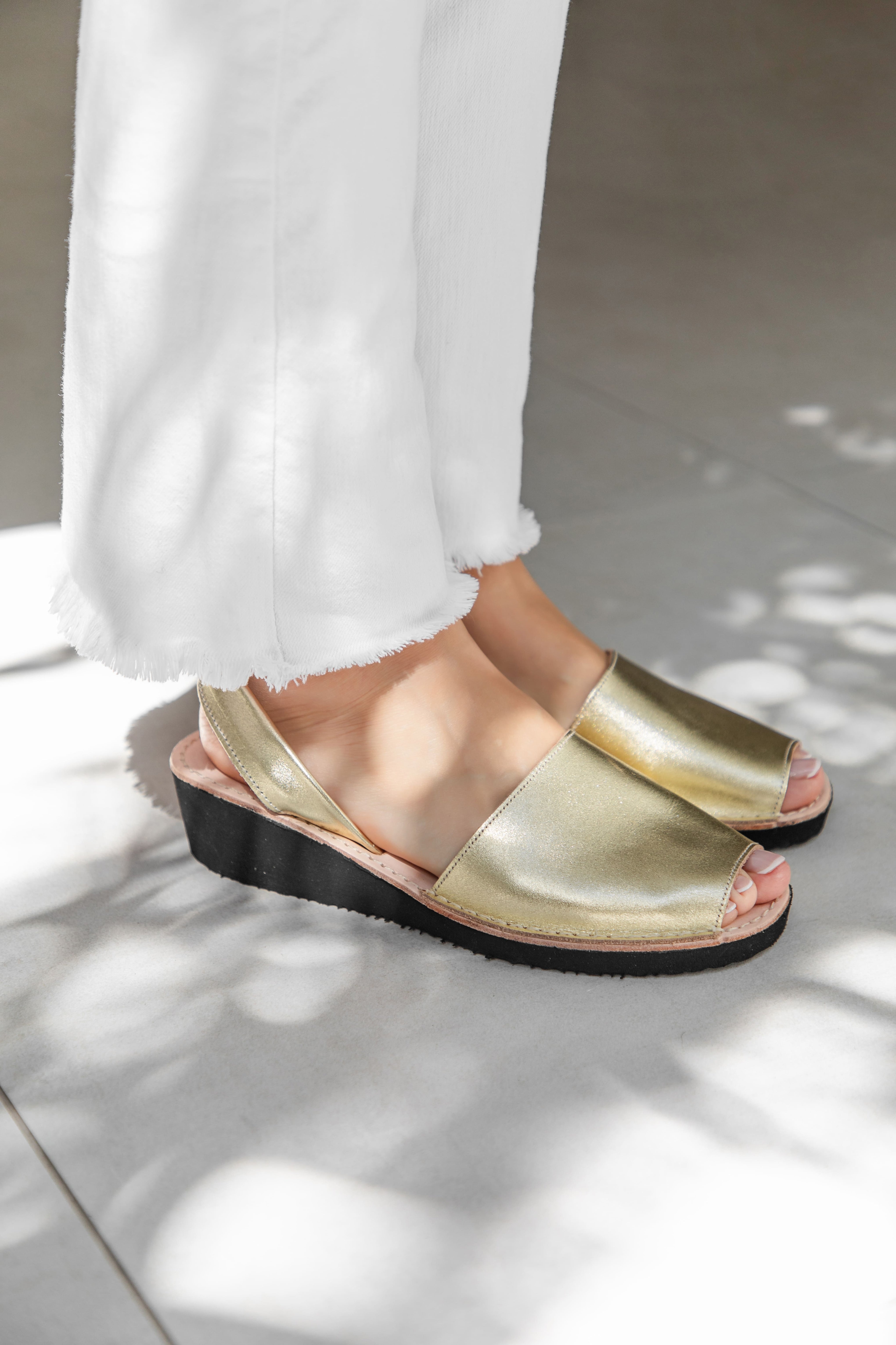 Sandalias para mujer diseñadas en Costa Rica. Estilos cómodos, modernos y versátiles con envío a todo Costa Rica e internacional.