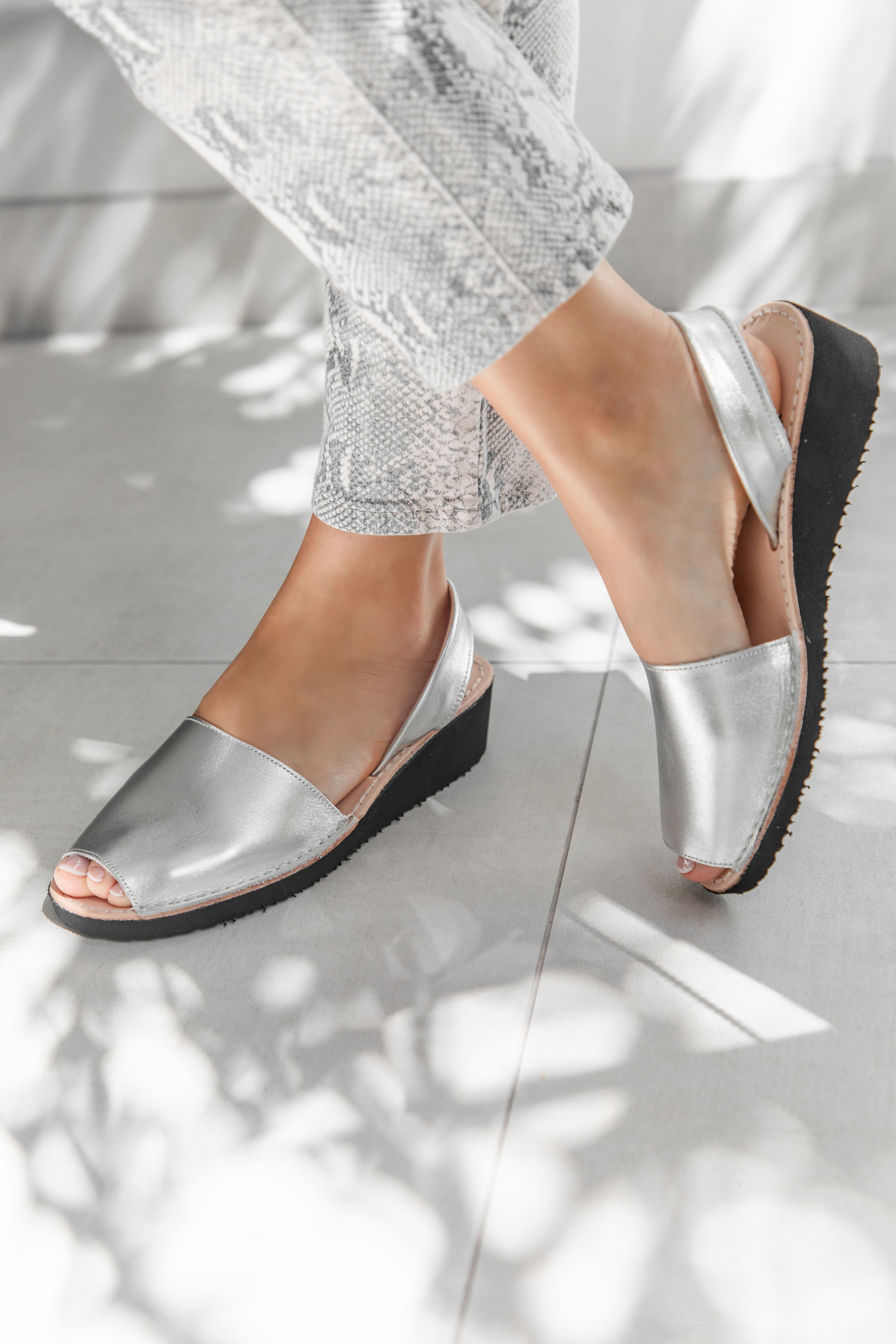 Sandalias para mujer diseñadas en Costa Rica. Estilos cómodos, modernos y versátiles con envío a todo Costa Rica e internacional.