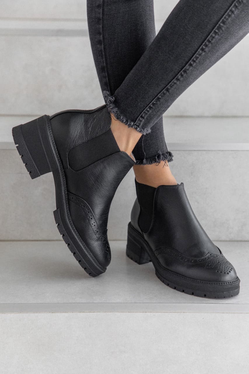 Botin Chelsea Wingtip Punta Redonda Negro-Liso