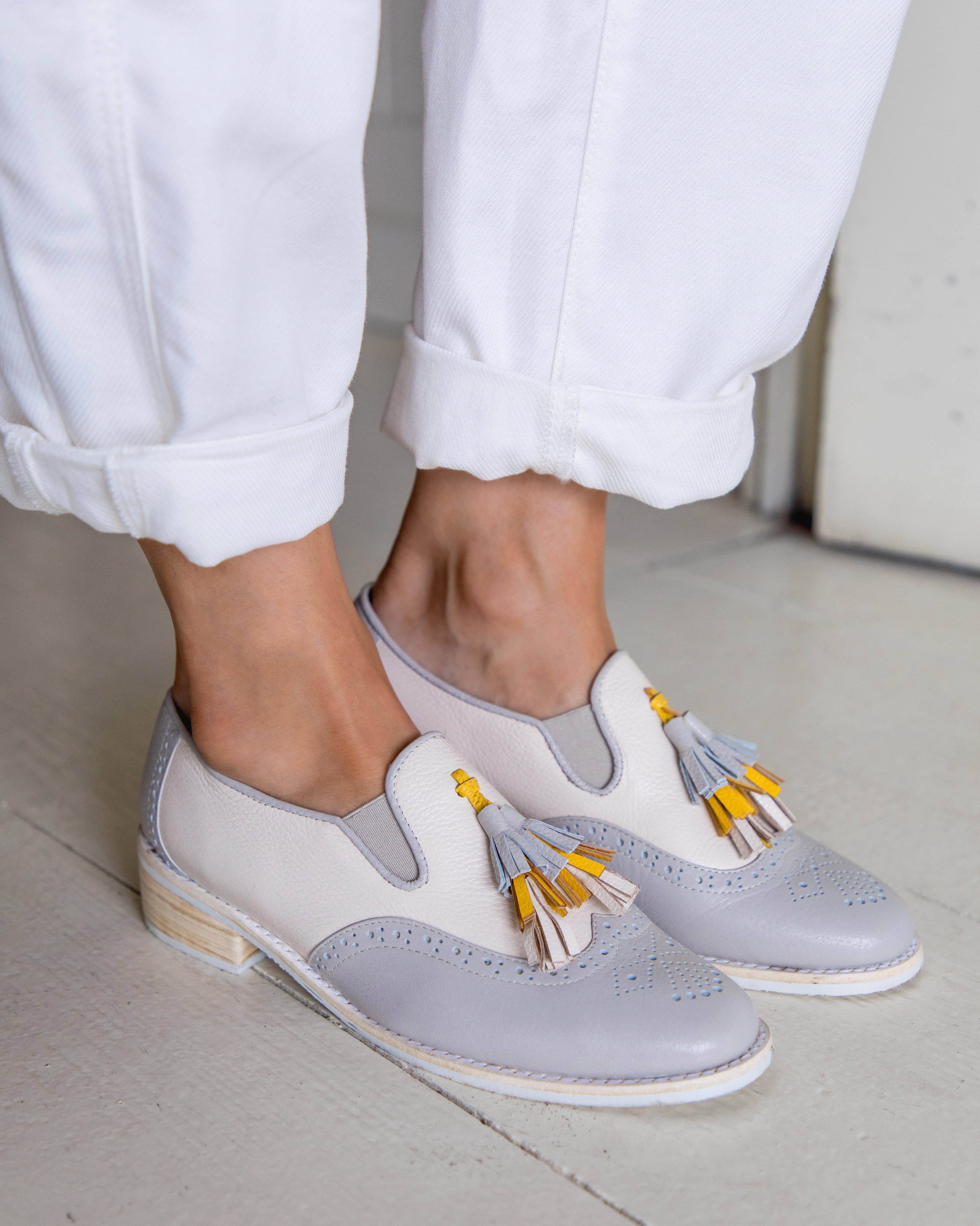 Mocasín Wingtip con Pompones Beige