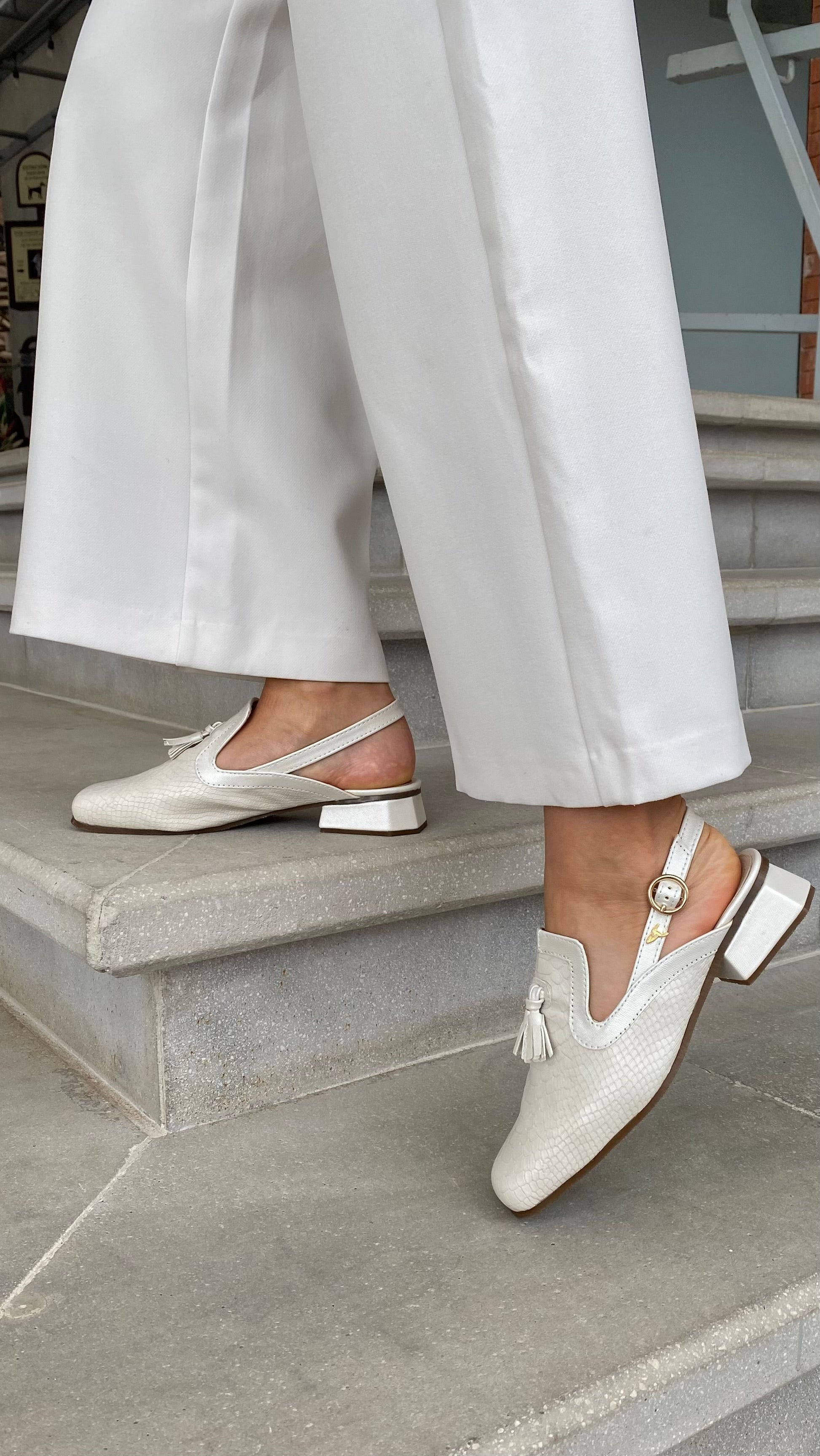Mocasín con PomponesPiton Crema