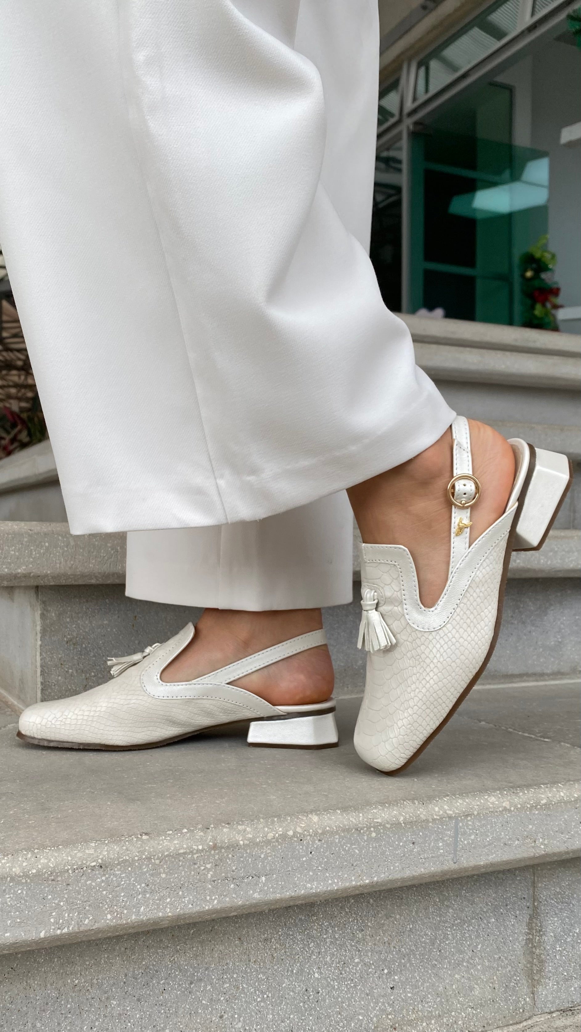 Mocasín con PomponesPiton Crema