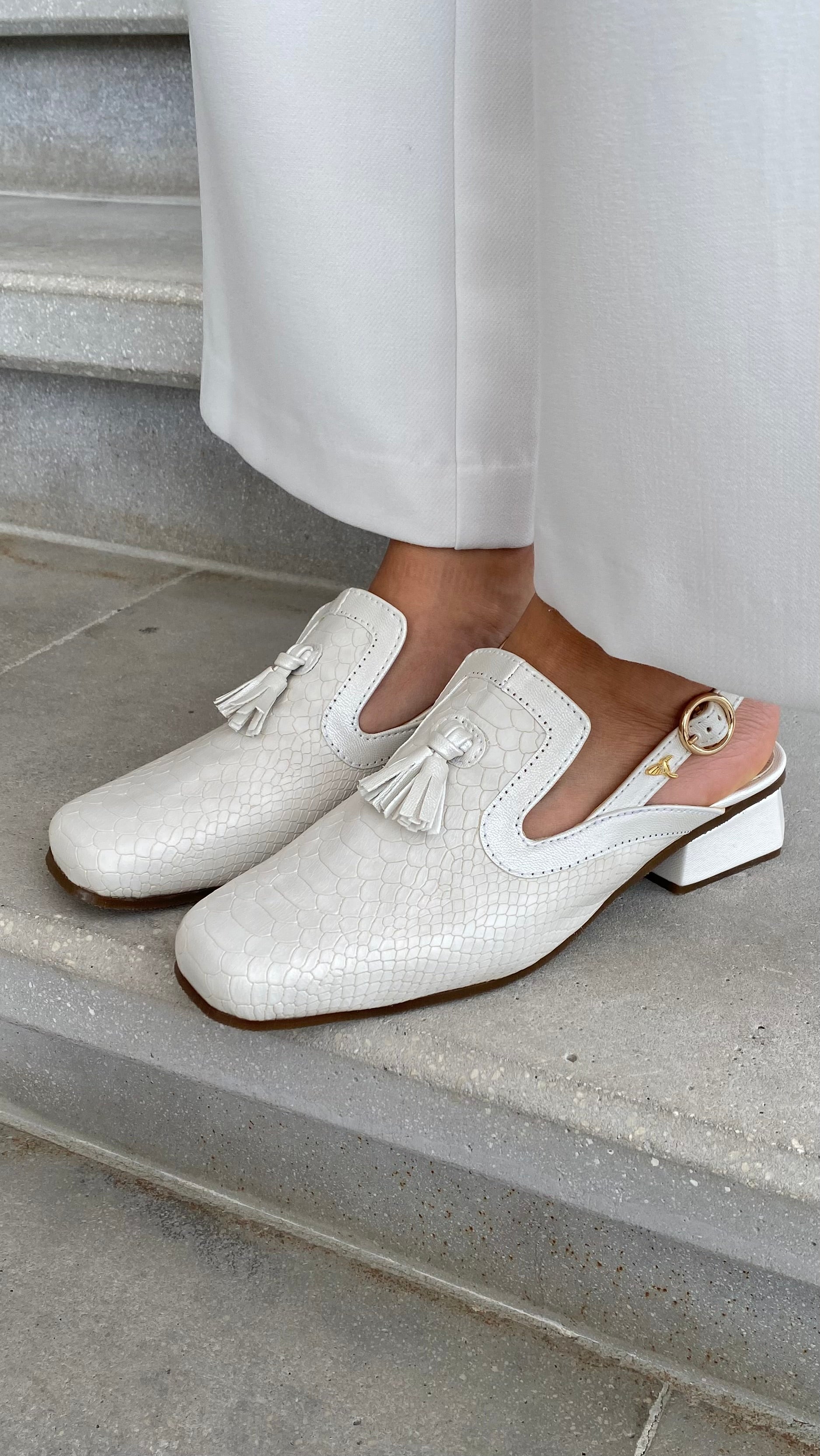 Mocasín con PomponesPiton Crema