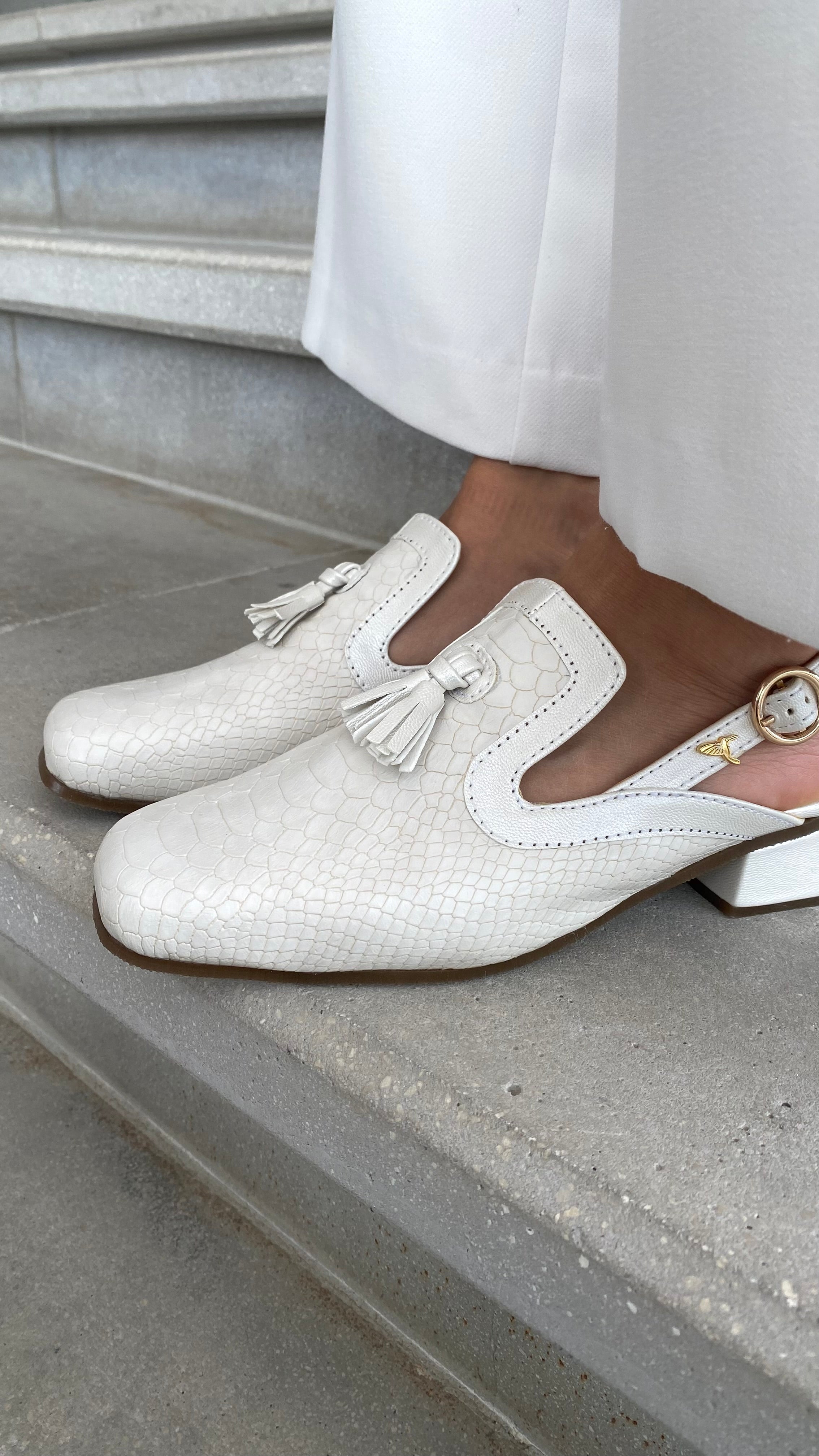 Mocasín con PomponesPiton Crema