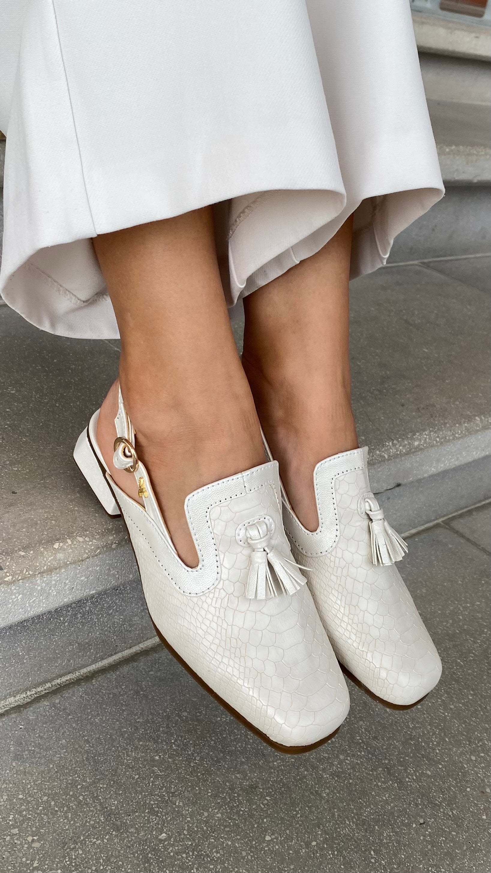 Mocasín con PomponesPiton Crema