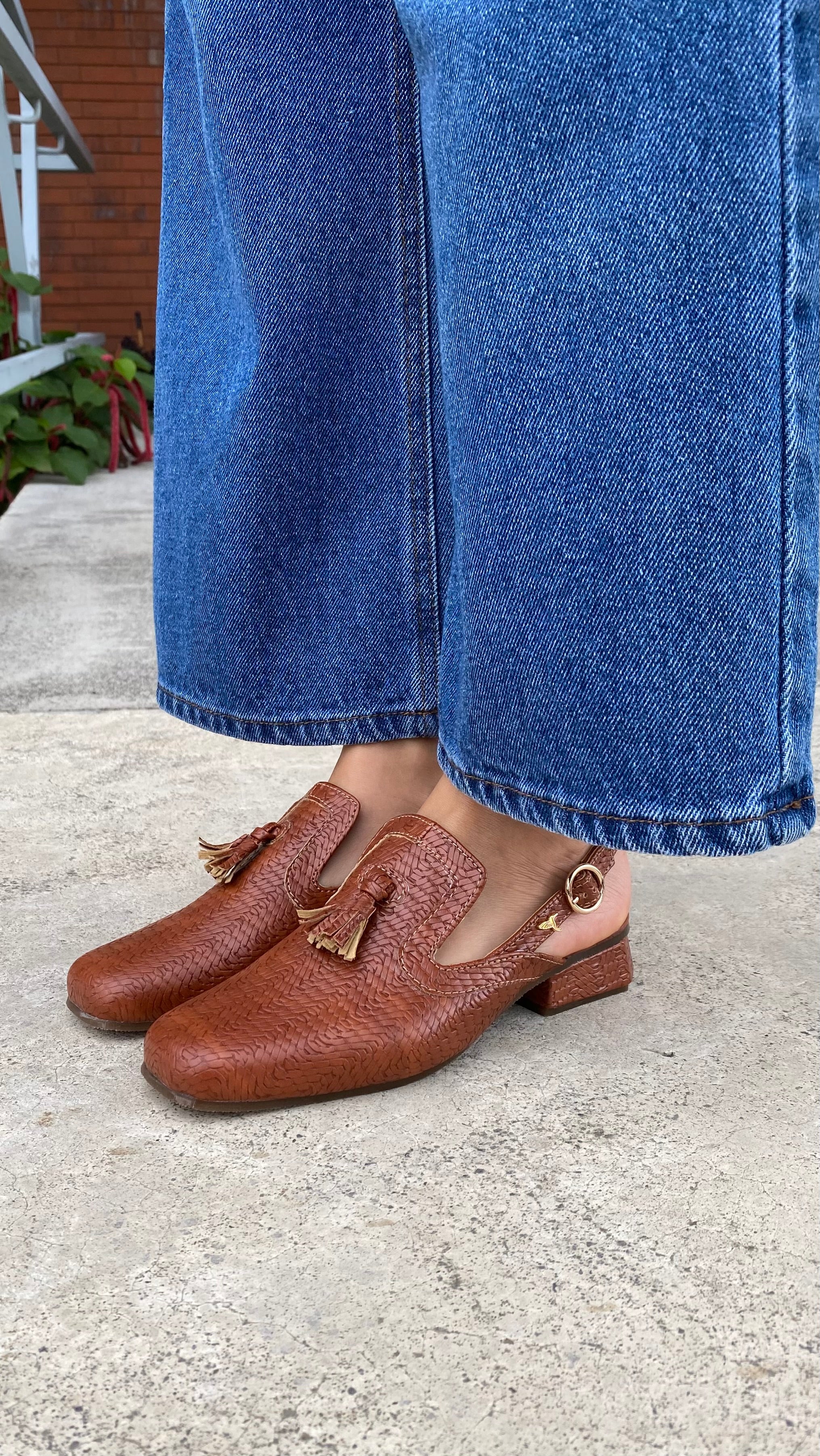 Mocasines para mujer hechos en Costa Rica. Diseño cómodo, elegante y versátil para uso diario con envío nacional e internacional.