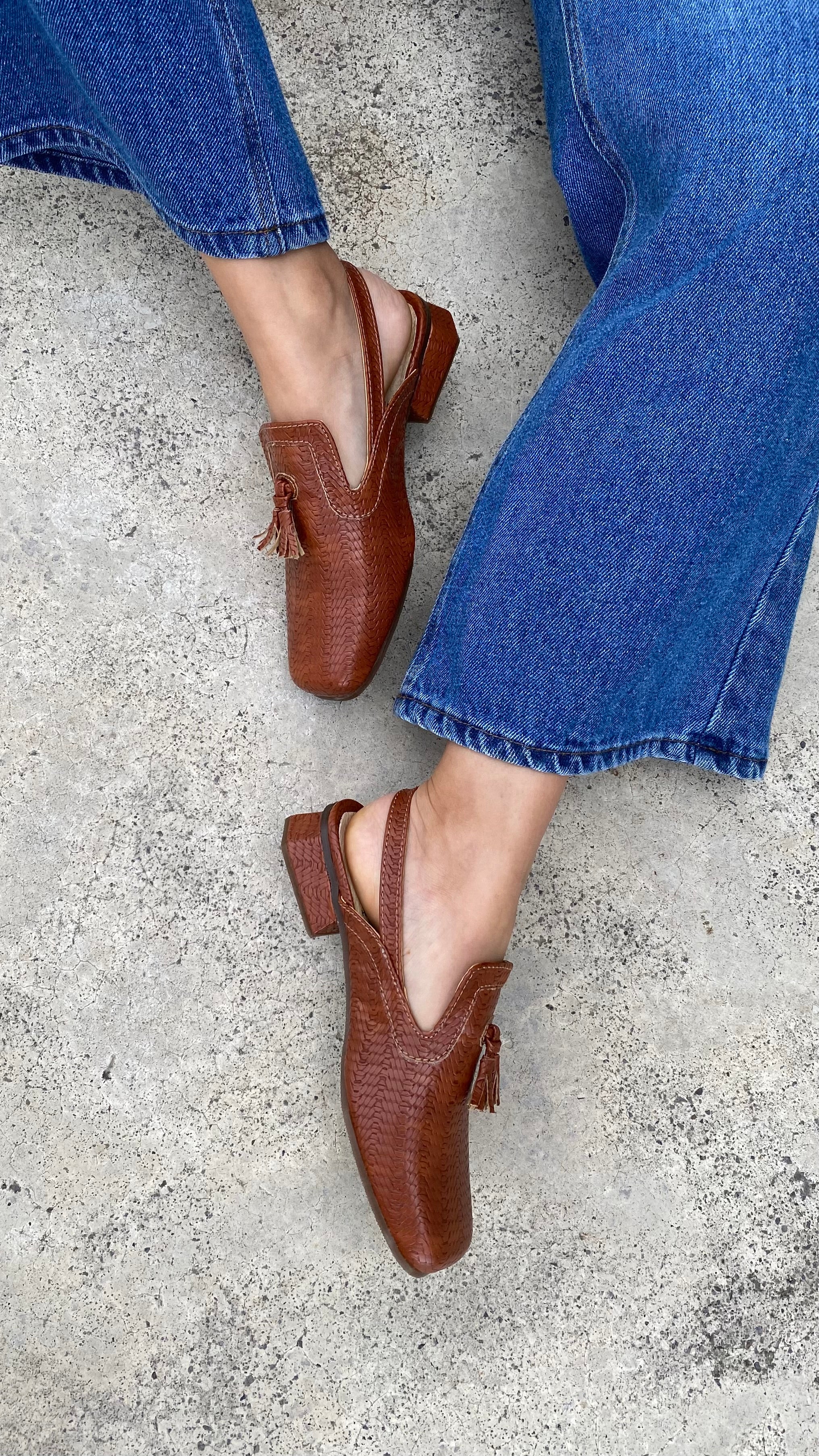 Mocasín con PomponesTan