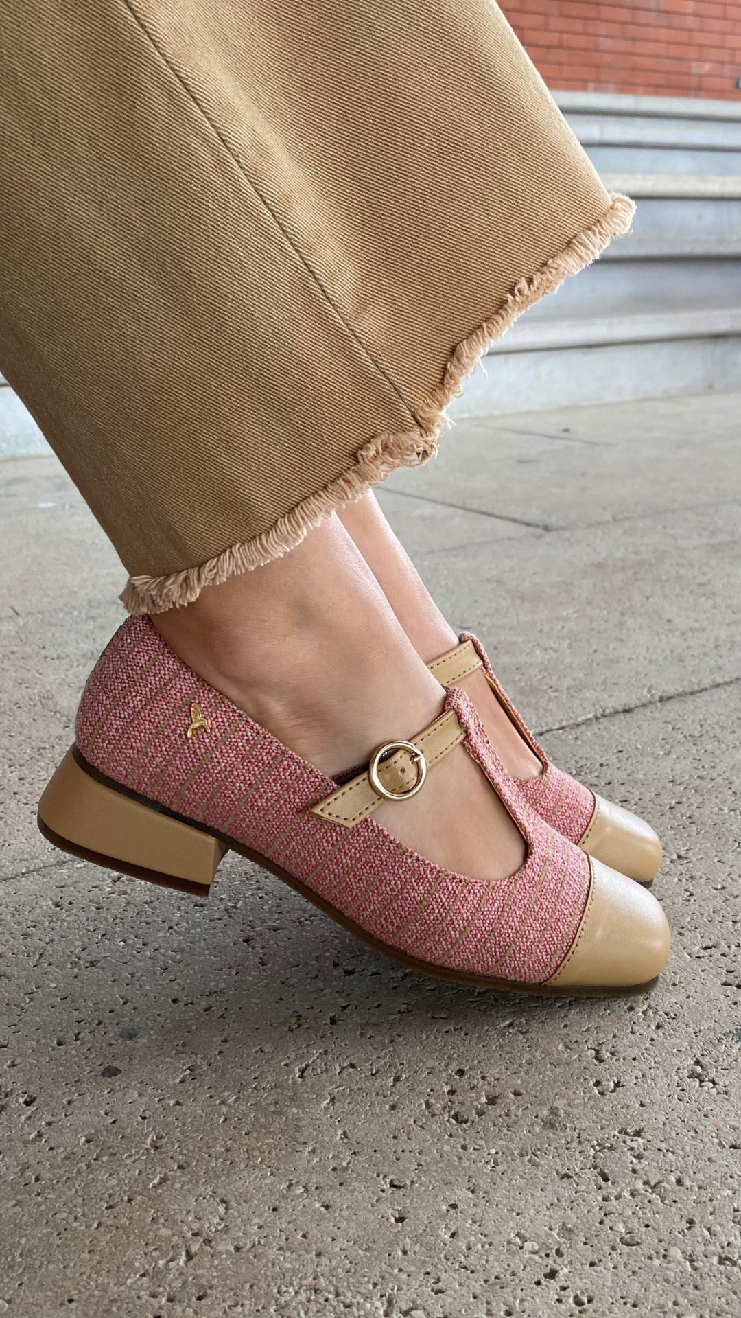 Mary jane y flats para mujer diseñados y hechos en Costa Rica. Calzado cómodo, femenino y versátil con envío a todo Costa Rica e internacional.