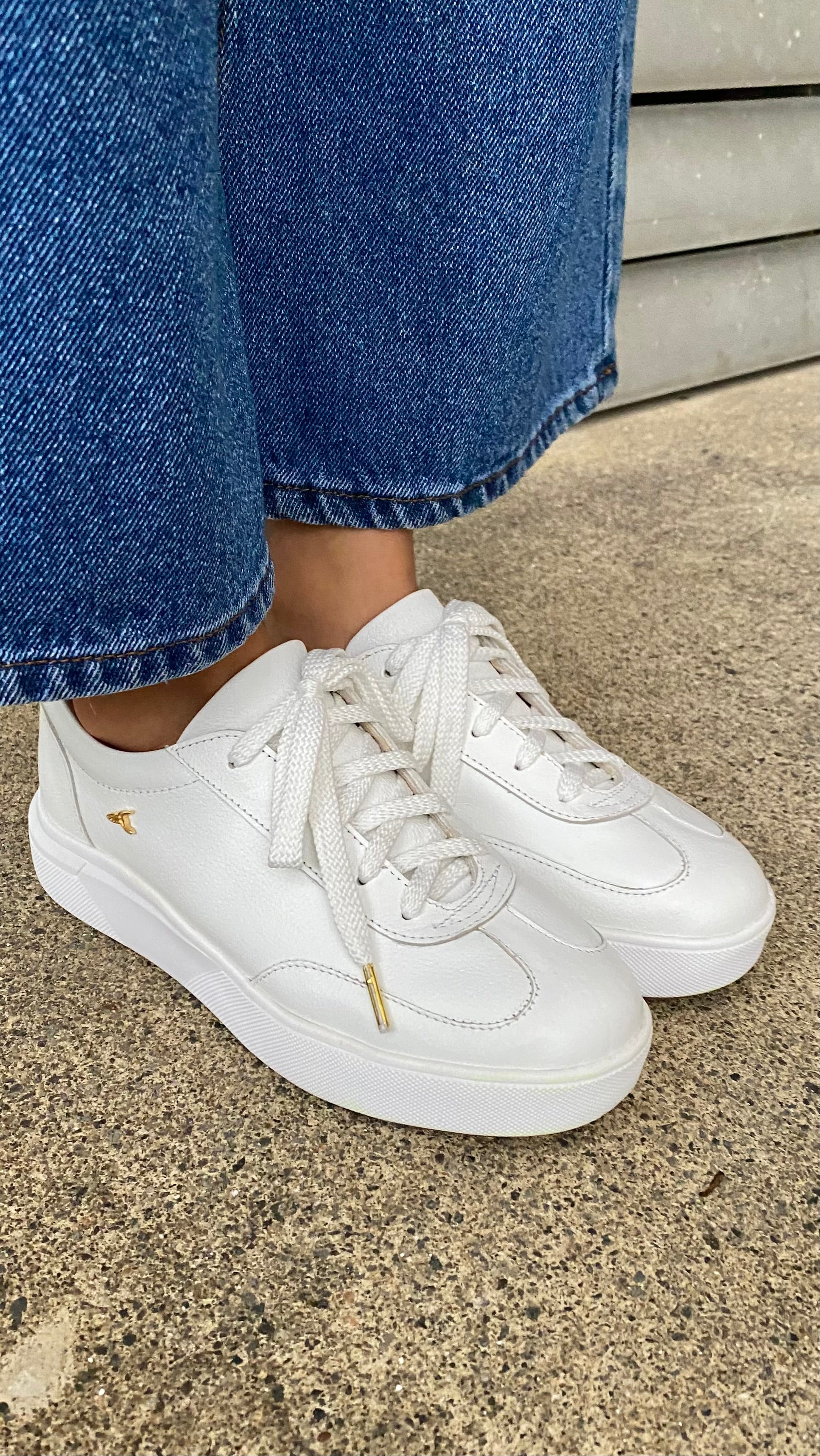 Tenis para mujer diseñados en Costa Rica. Calzado cómodo, casual y versátil con envío a todo Costa Rica e internacional.