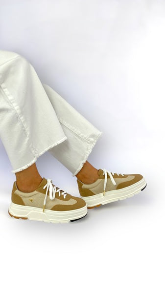 Tenis Clásico con Plataforma Beige