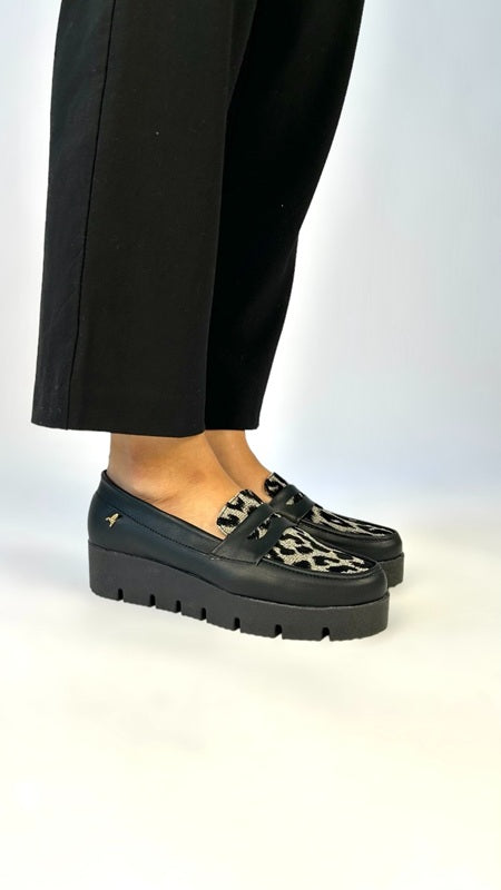 Mocasines para mujer hechos en Costa Rica. Diseño cómodo, elegante y versátil para uso diario con envío nacional e internacional.