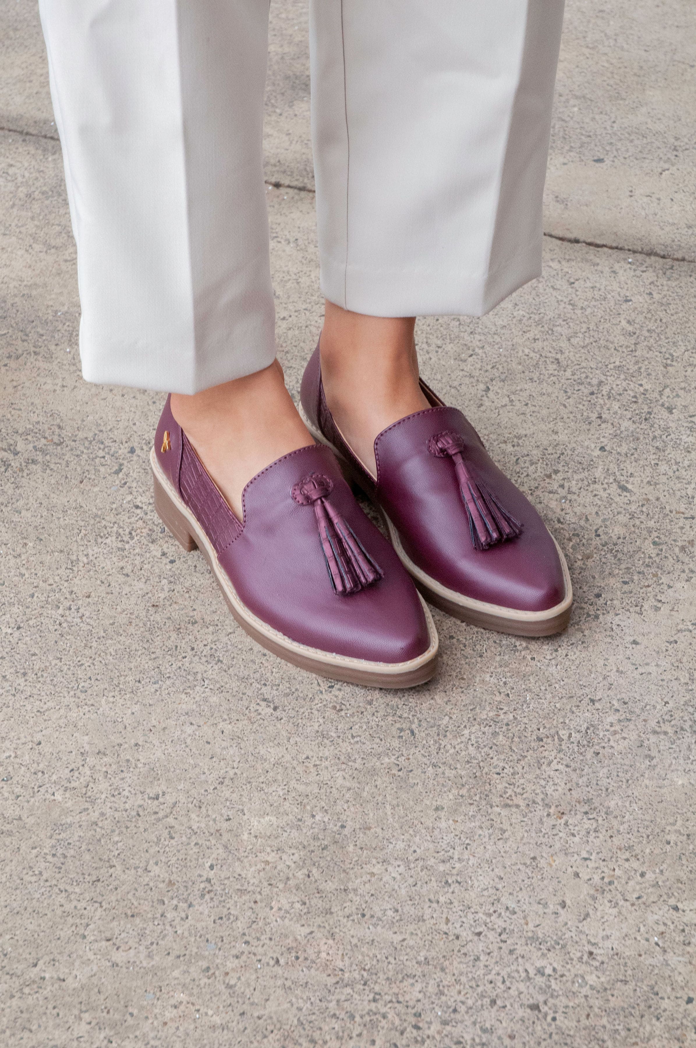 Mocasines para mujer hechos en Costa Rica. Diseño cómodo, elegante y versátil para uso diario con envío nacional e internacional.