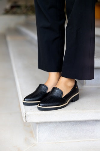 Mocasines para mujer hechos en Costa Rica. Diseño cómodo, elegante y versátil para uso diario con envío nacional e internacional.