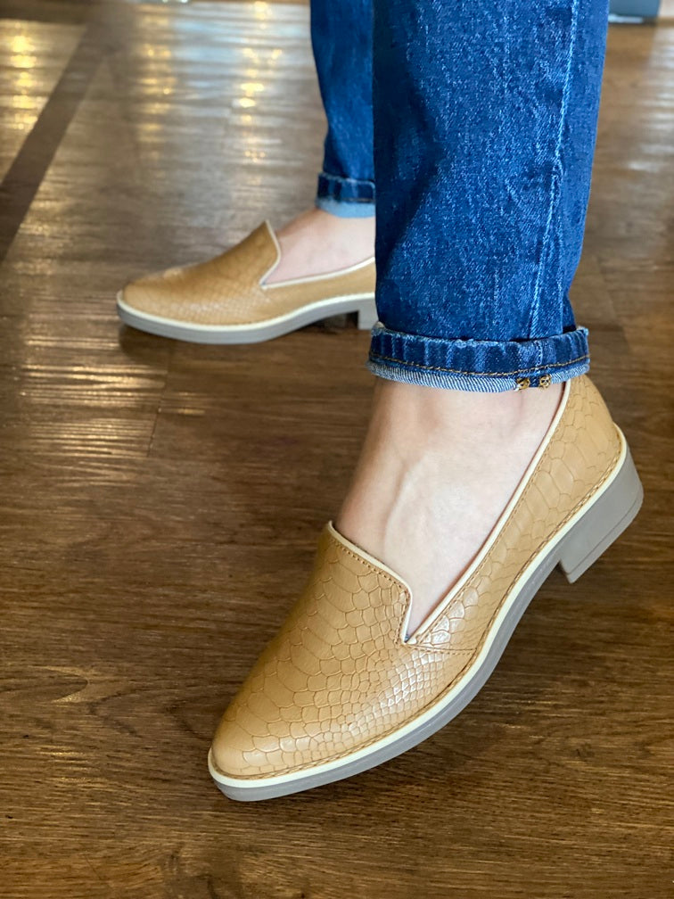 Mocasines para mujer hechos en Costa Rica. Diseño cómodo, elegante y versátil para uso diario con envío nacional e internacional.