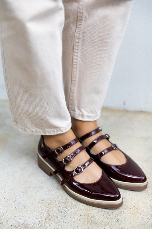 Mary jane y flats para mujer diseñados y hechos en Costa Rica. Calzado cómodo, femenino y versátil con envío a todo Costa Rica e internacional.