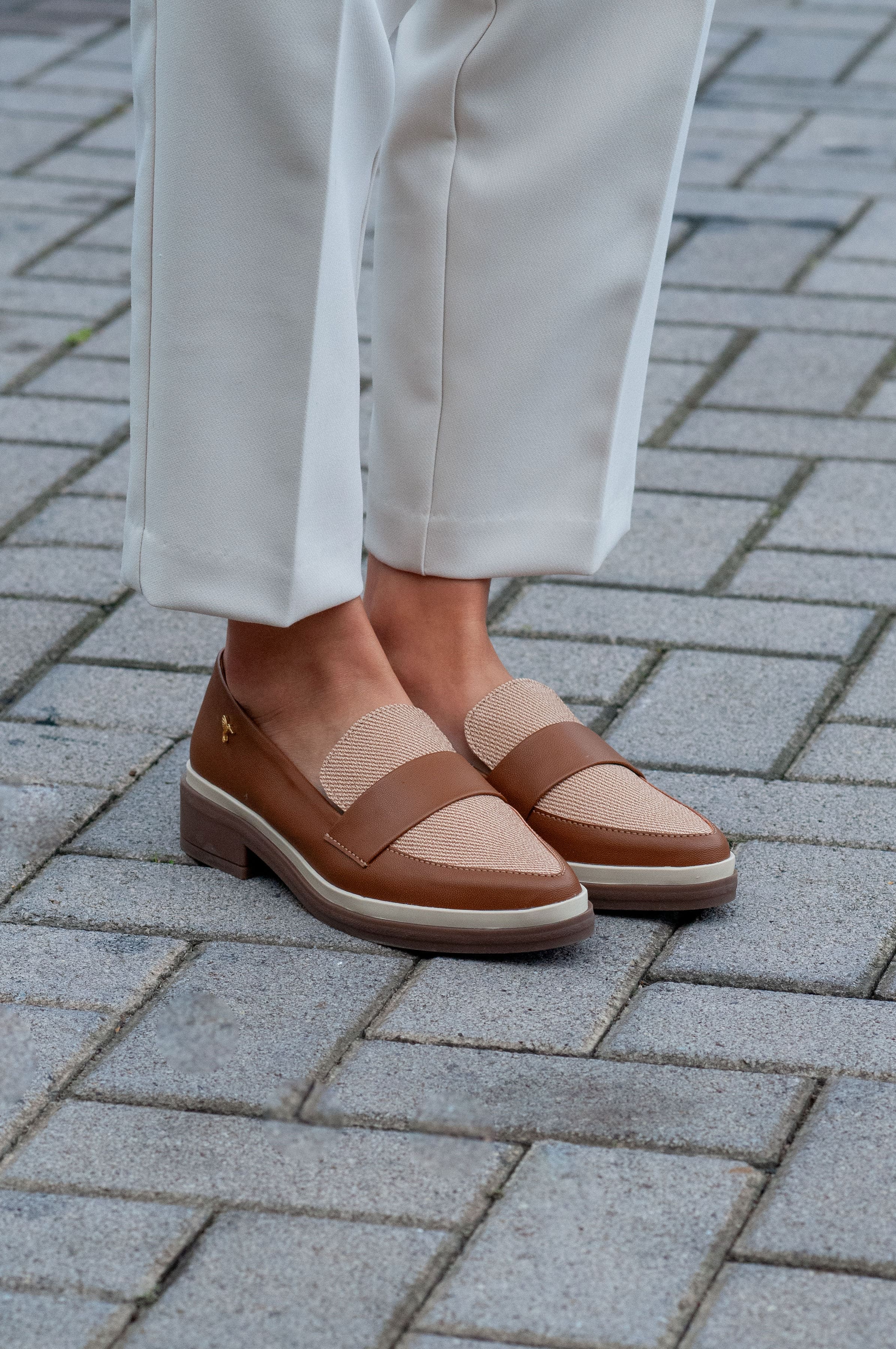 Mocasín Antifaz Clásico Almendra