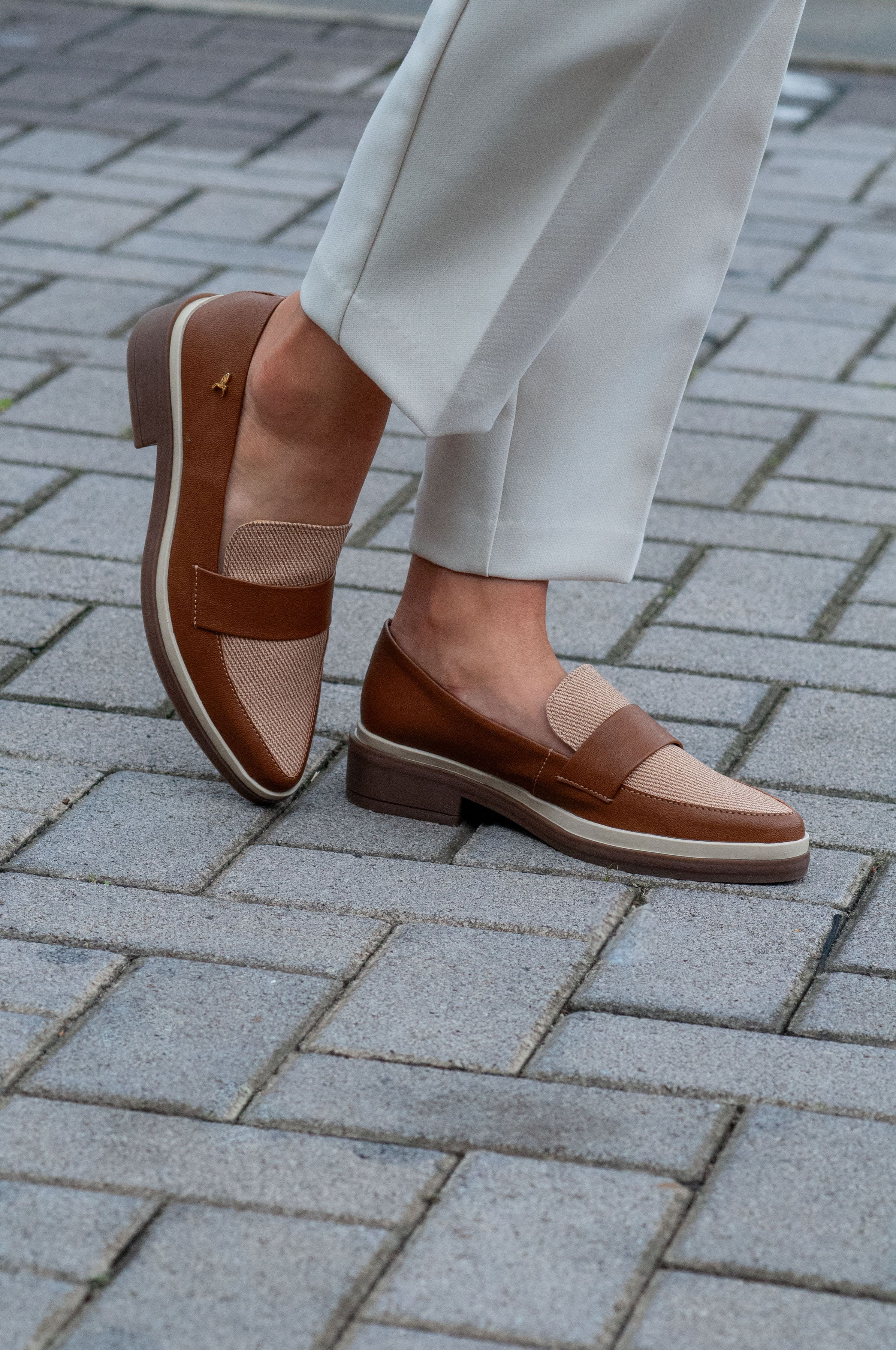 Mocasín Antifaz Clásico Almendra