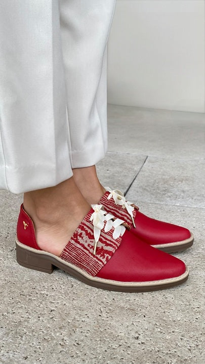 Cut-Out Derby Rojo