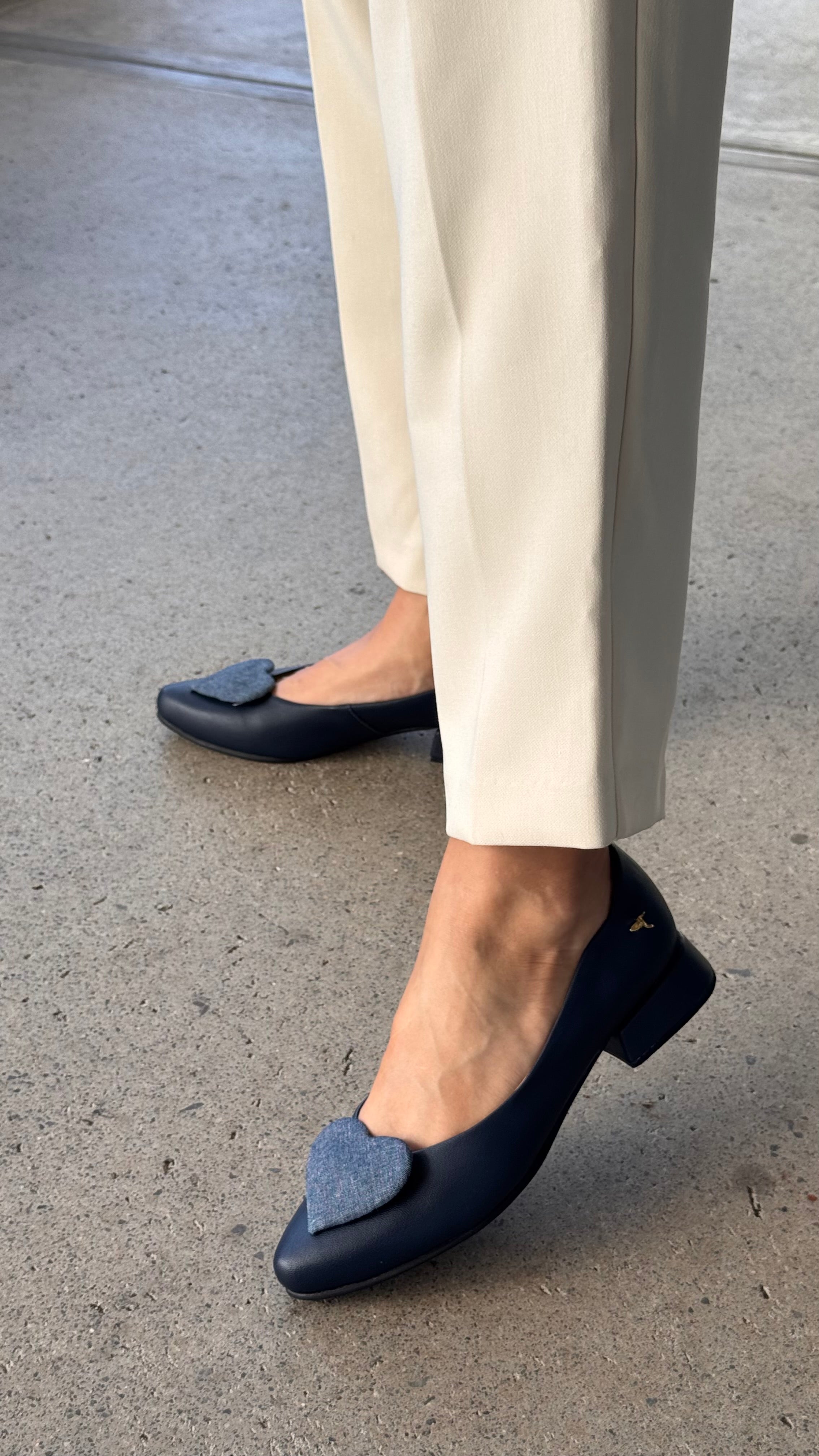 Mary jane y flats para mujer diseñados y hechos en Costa Rica. Calzado cómodo, femenino y versátil con envío a todo Costa Rica e internacional.