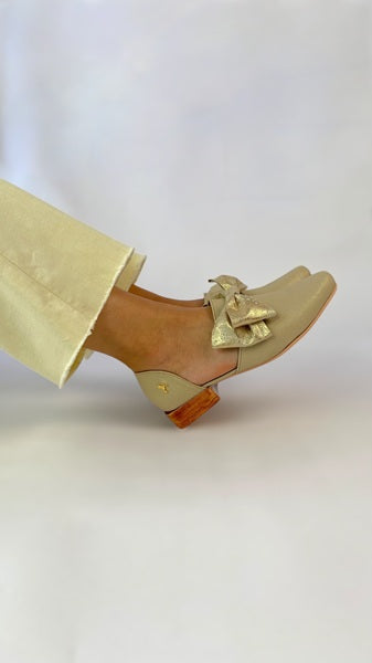 Loafer with Cut-Out Details Platinum