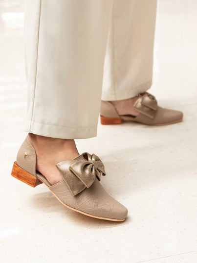 Loafer with Cut-Out Serpentus Oyster Detail