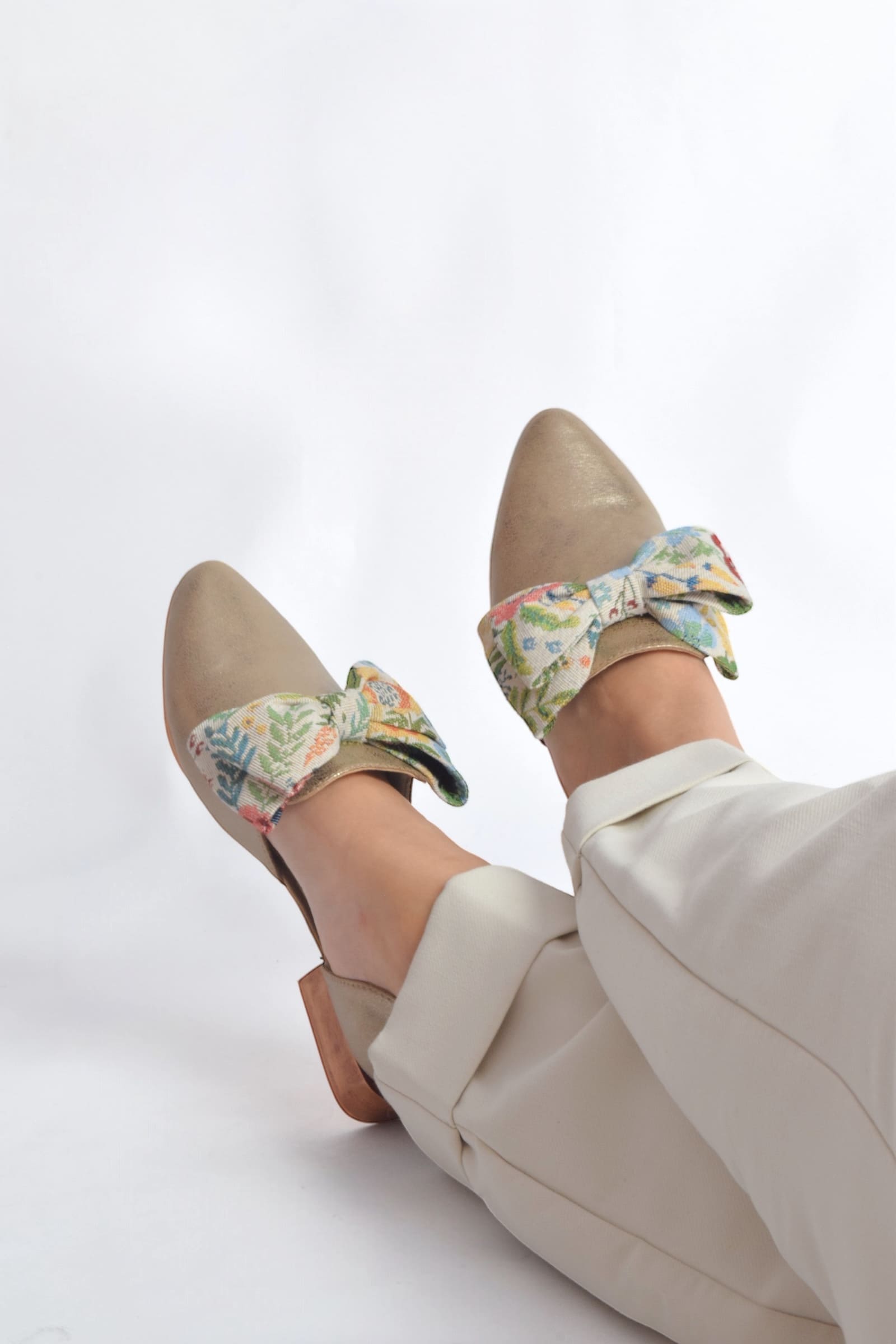 Mocasín Lazo con Detalles Cut-Out Galaxy Seda