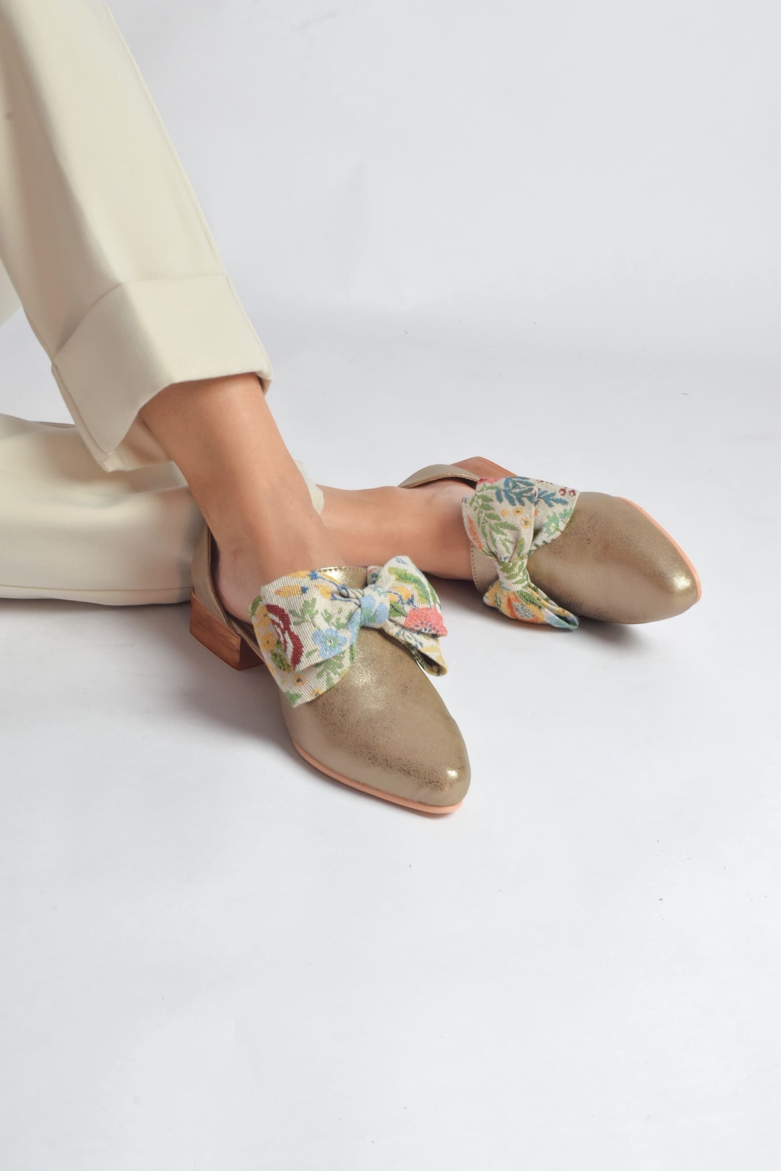 Mocasín Lazo con Detalles Cut-Out Galaxy Seda