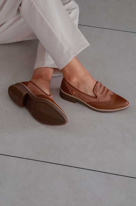 Mocasín con Detalle Grafico Camel