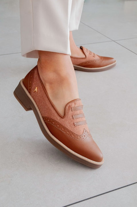 Mocasín con Detalle Grafico Camel