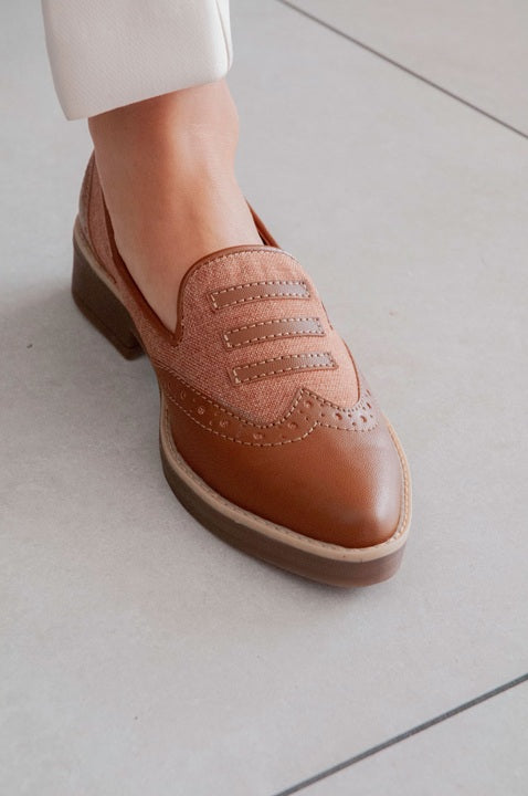 Mocasín con Detalle Grafico Camel